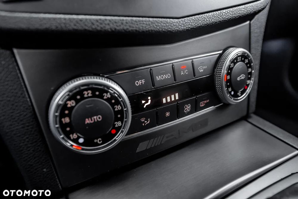 Mercedes-Benz Klasa C 200 T (BlueEFFICIENCY) 7G-TRONIC Elegance - 31