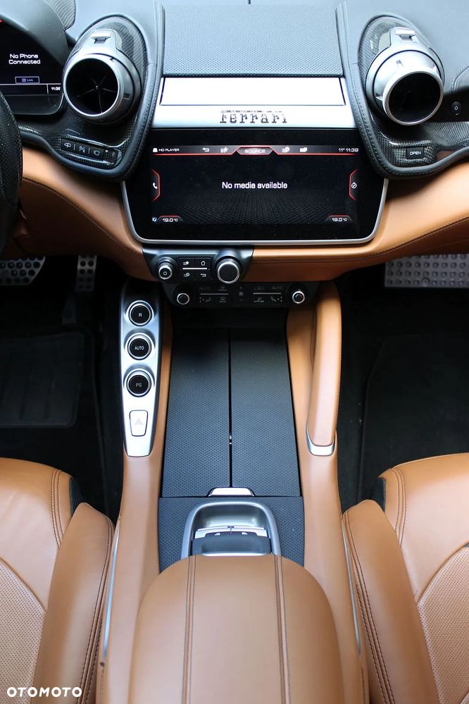 Ferrari GTC4Lusso - 23