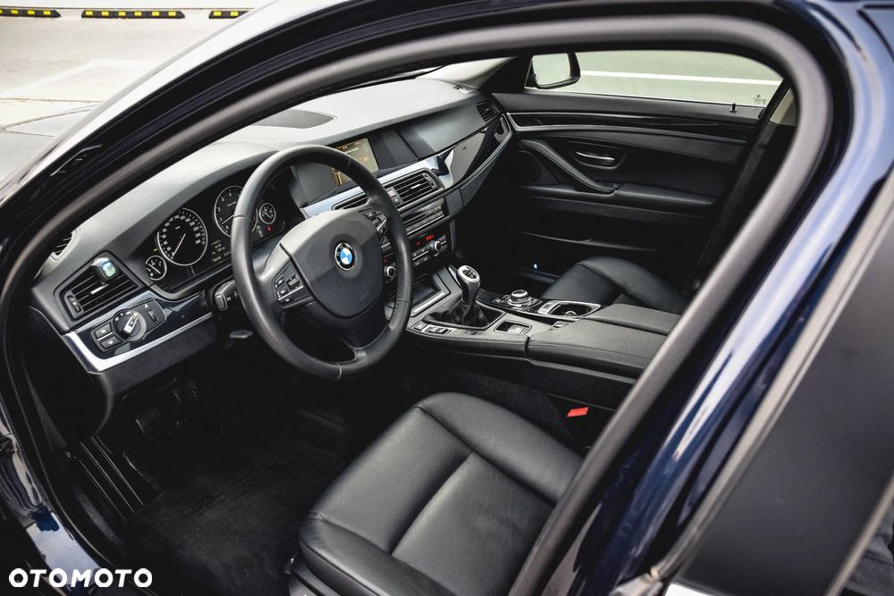 BMW Seria 5 520i - 5
