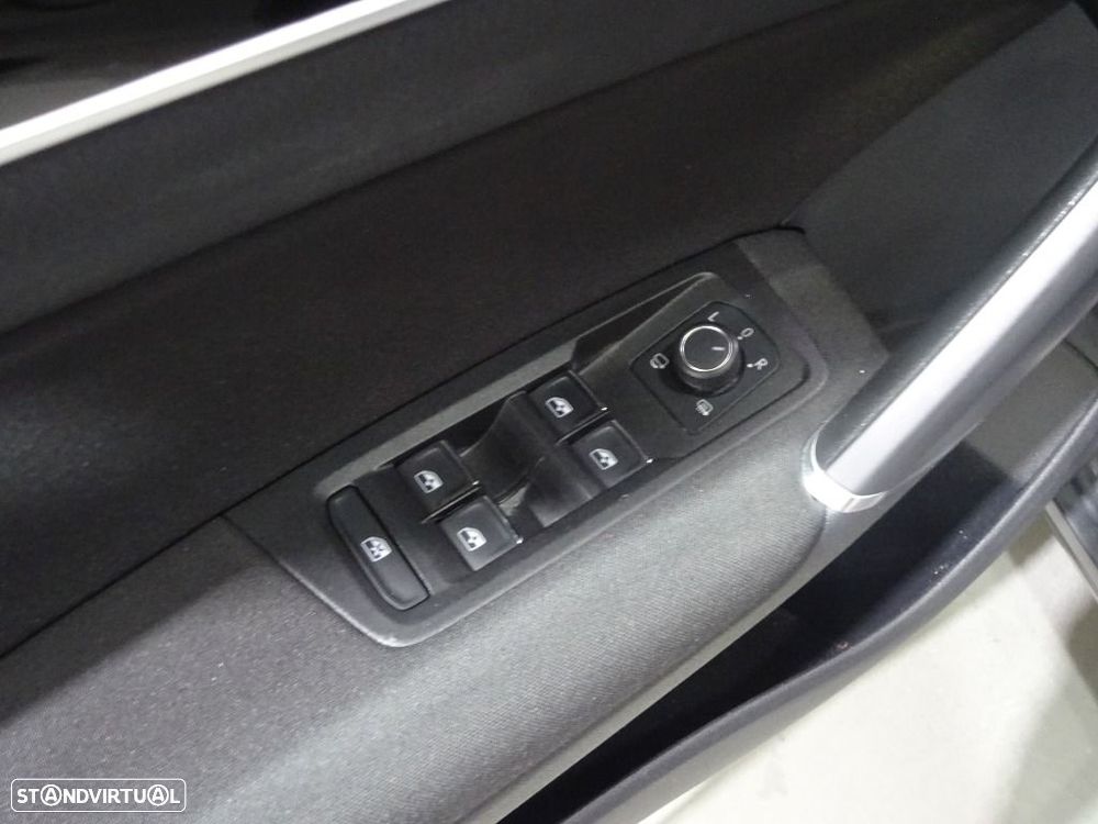 VW Touran 2.0 TDI Highline DSG - 9