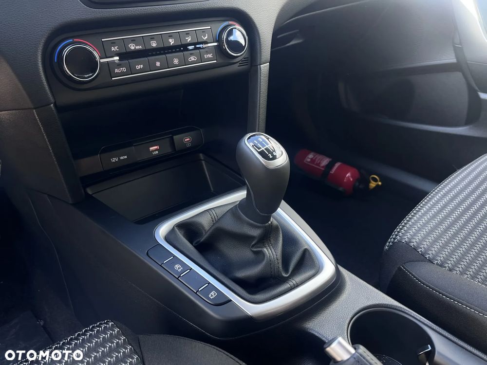 Kia Ceed 1.5 T-GDI M - 11