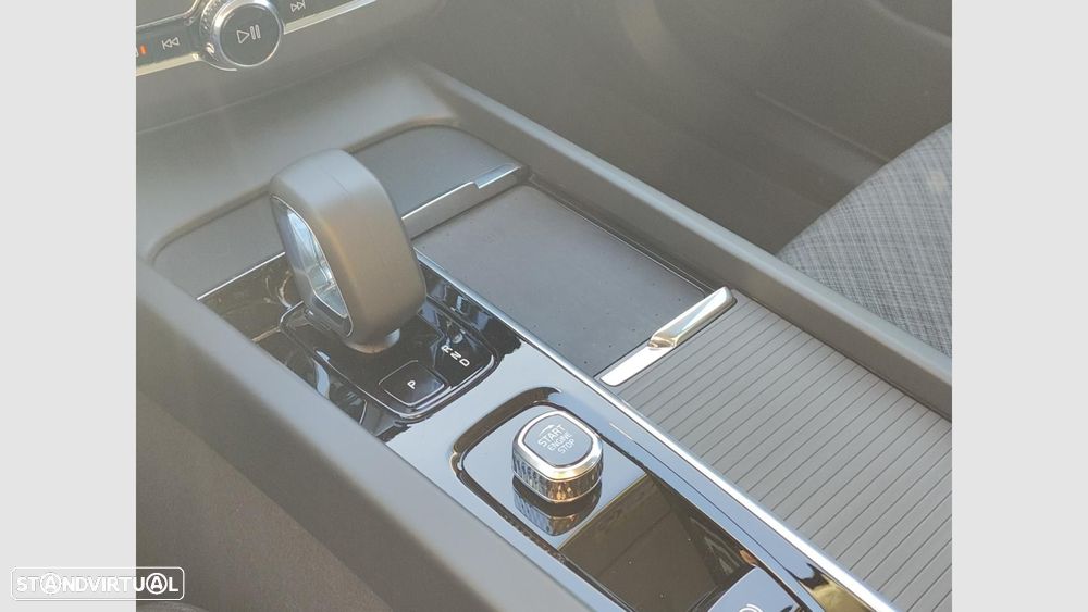 Volvo XC 60 2.0 T6 PHEV Core AWD - 20