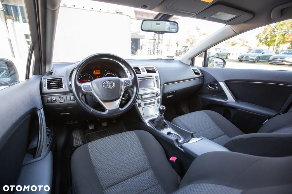 Toyota Avensis 1.6 Premium - 15