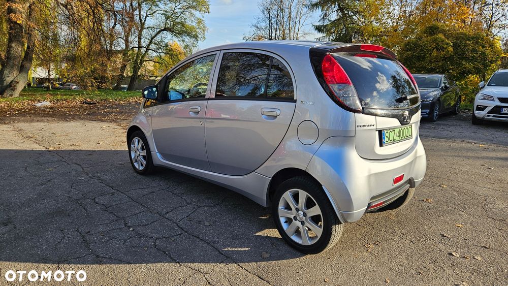 Peugeot iOn High Line - 6