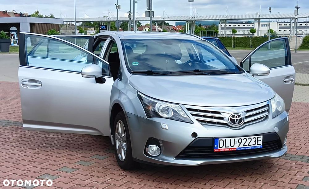 Toyota Avensis 2.0 Style MS - 2
