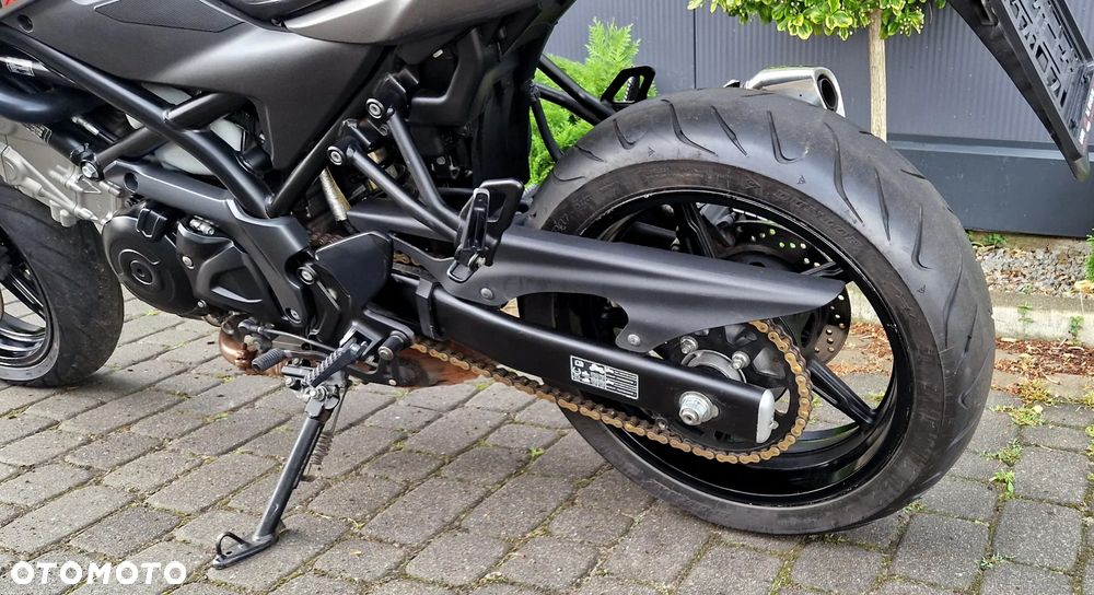 Suzuki SV - 25