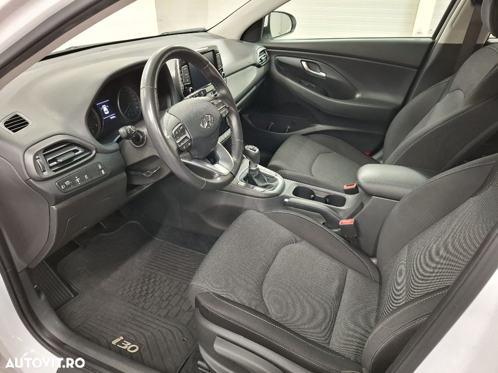 Hyundai i30 1.5 110CP 5DR M/T Highway - 11