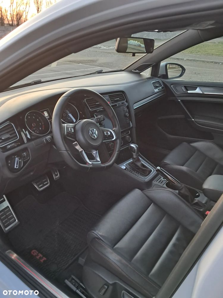 Volkswagen Golf GTI (BlueMotion Technology) DSG Performance - 18