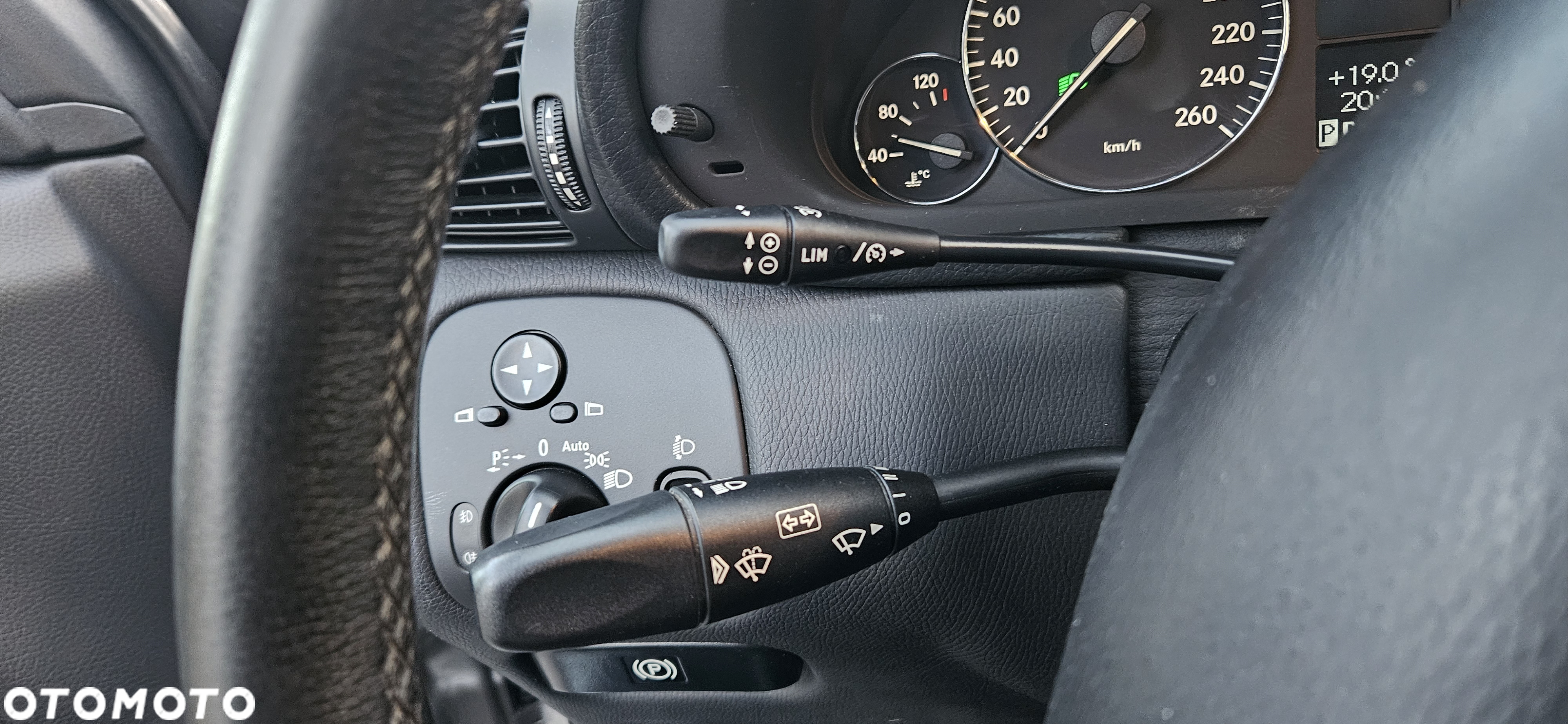 Mercedes-Benz Klasa C 180 T Kompressor Automatik Elegance - 32