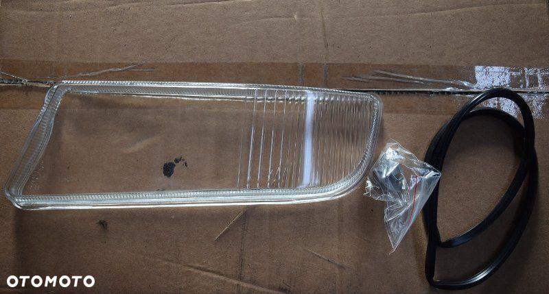 SZKŁO KLOSZ HALOGENU MAN TGX Z UCZELKĄ LEWE - 1