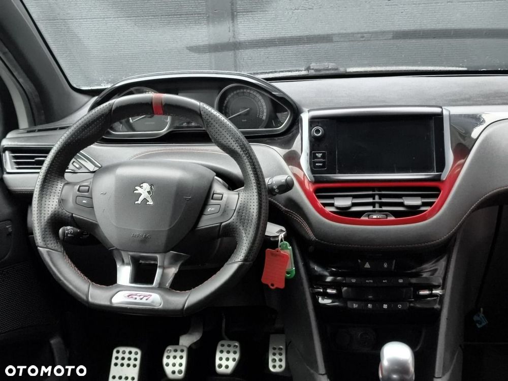 Peugeot 208 - 10