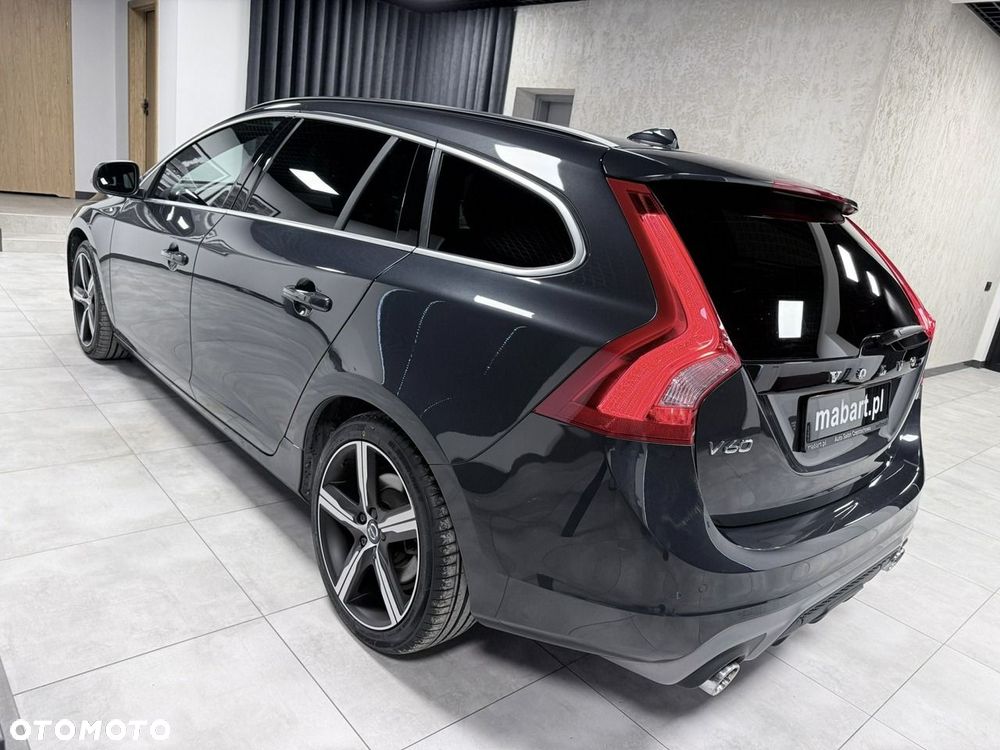 Volvo V60 D3 R-Design - 3