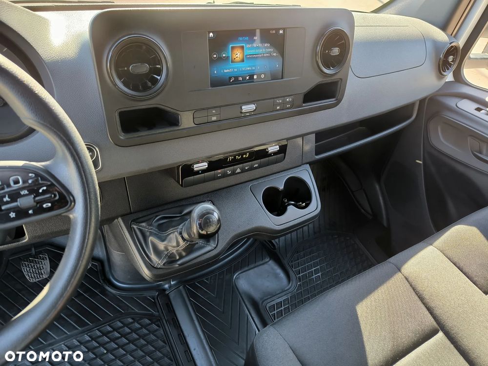 Mercedes-Benz Sprinter - 26