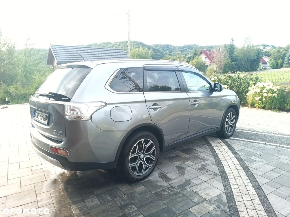 Mitsubishi Outlander Instyle NAVI + - 3