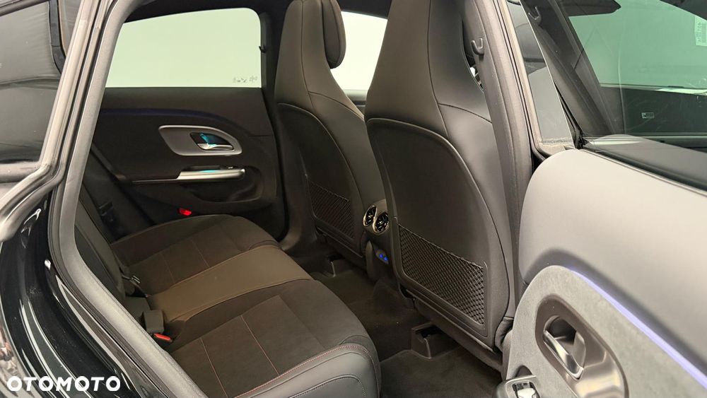 Mercedes-Benz CLA 200 mHEV 8G-DCT - 12