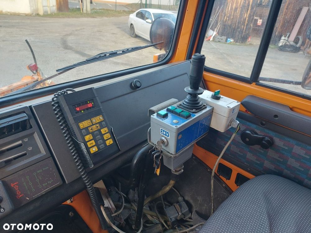 JAC Unimog U 1650 4X4 + Příslušenství - 21