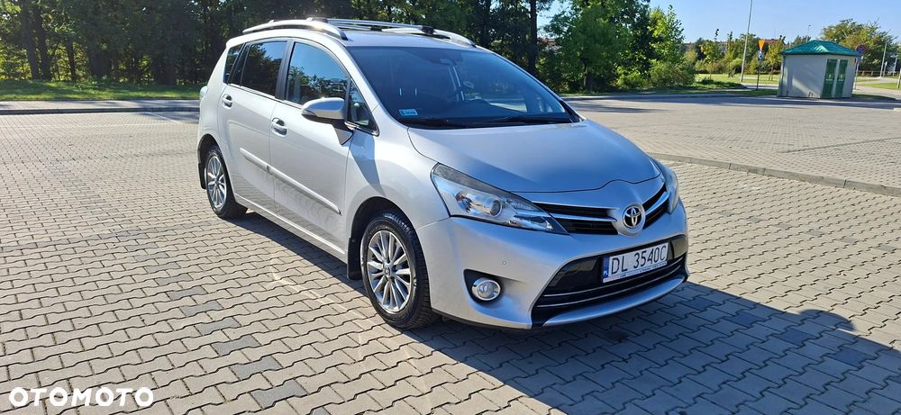 Toyota Verso 2017 photo 2