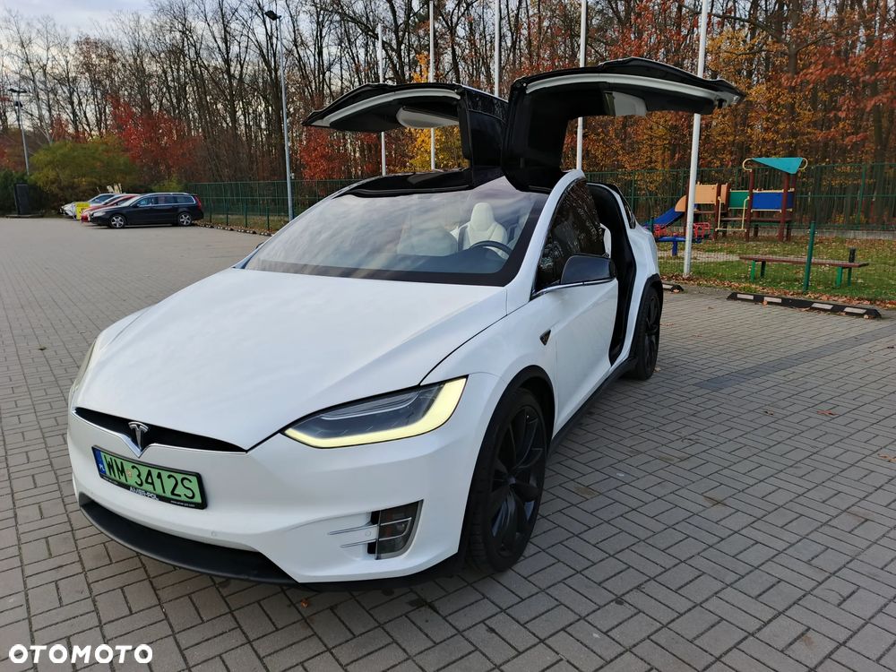 Tesla Model X - 9