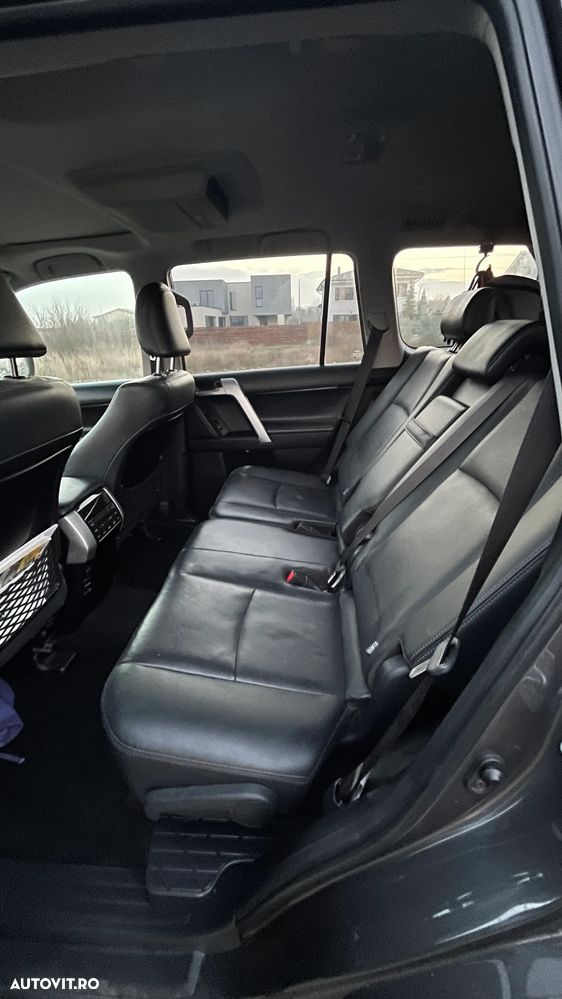 Toyota Land Cruiser - 7