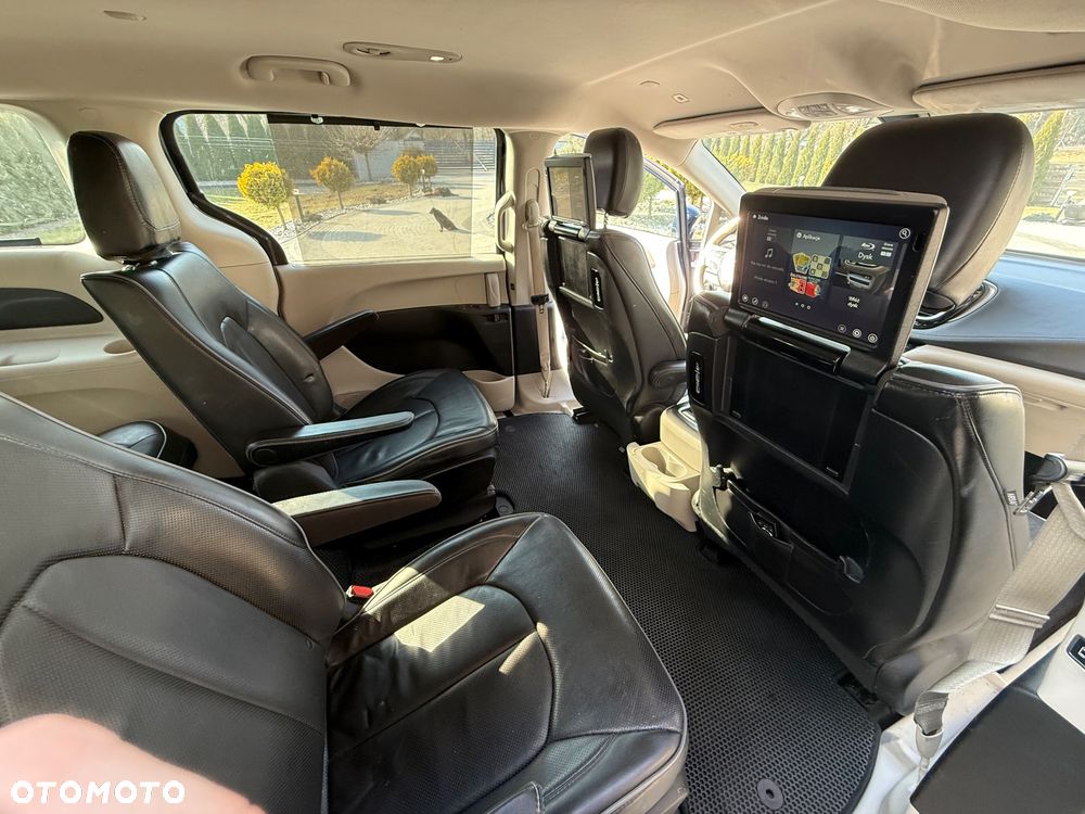 Chrysler Pacifica - 6