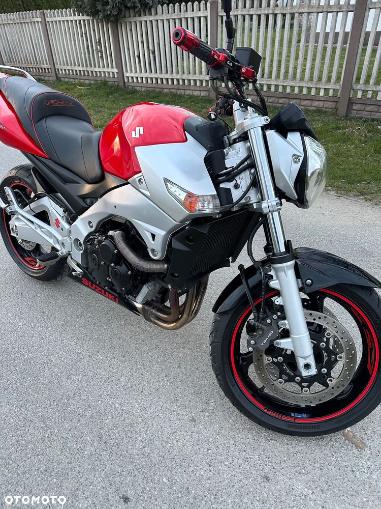 Suzuki GSR - 2