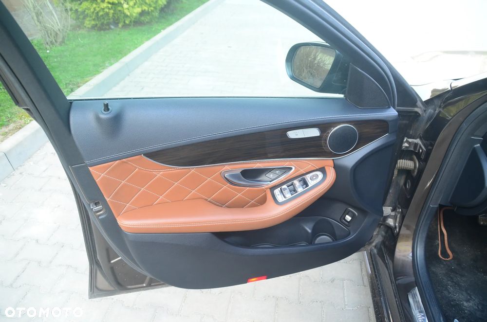 Mercedes-Benz Klasa C 200 4Matic 7G-TRONIC AMG Line - 15