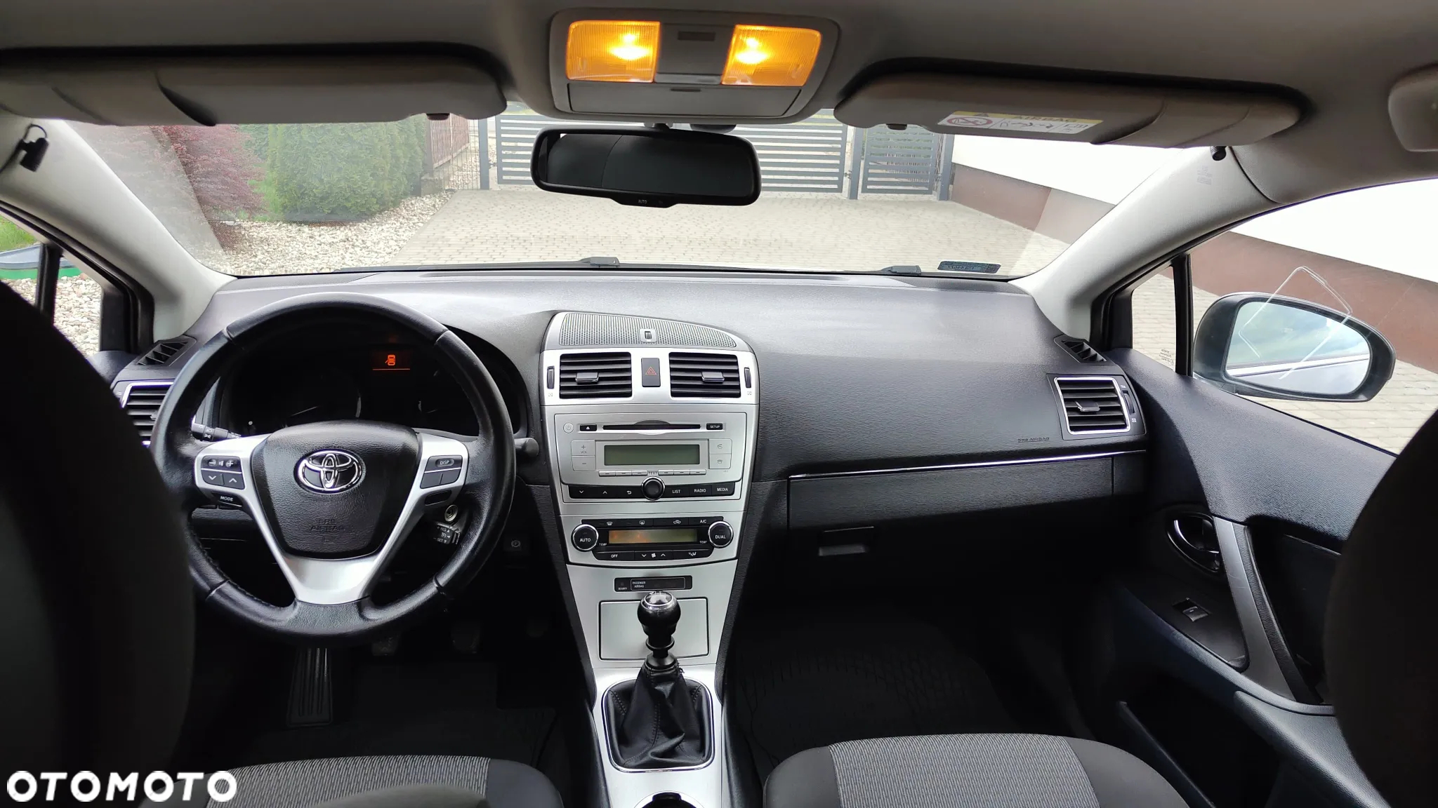 Toyota Avensis 1.8 Premium - 12