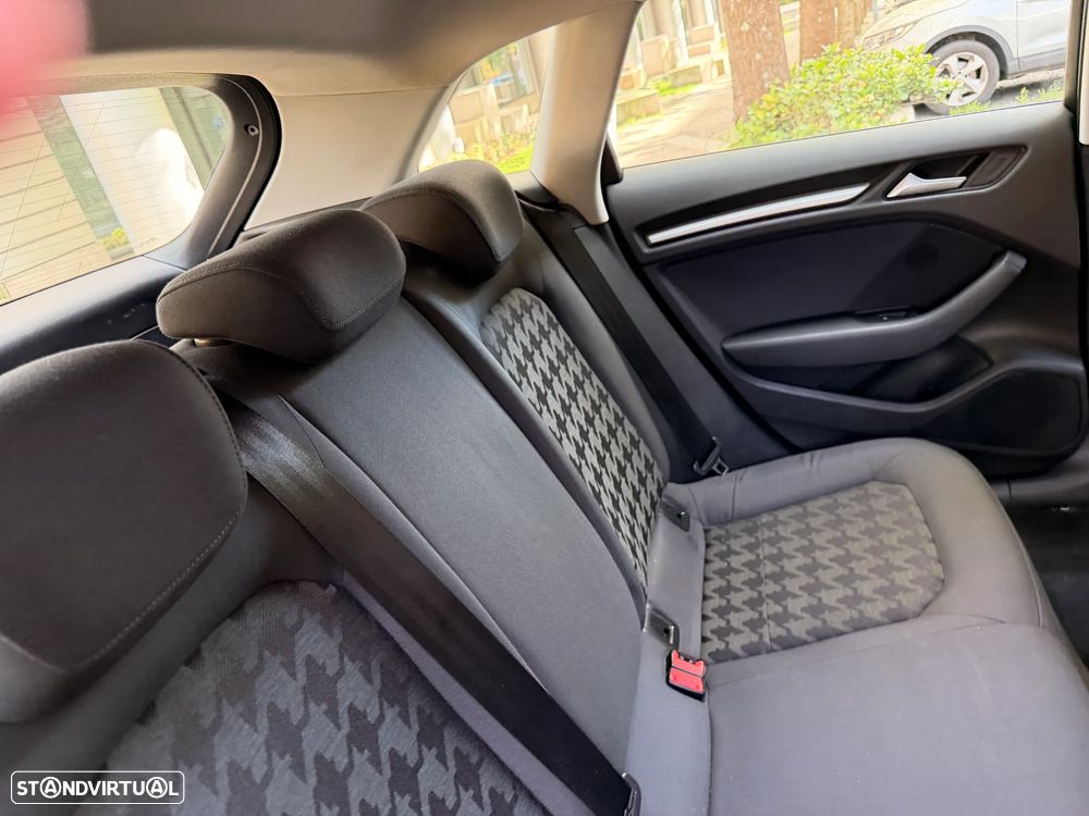 Audi A3 Sportback 1.6 TDI B.Line Attraction - 22