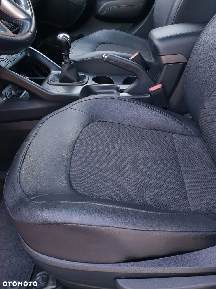 Hyundai ix35 1.6 2WD blue Style - 24