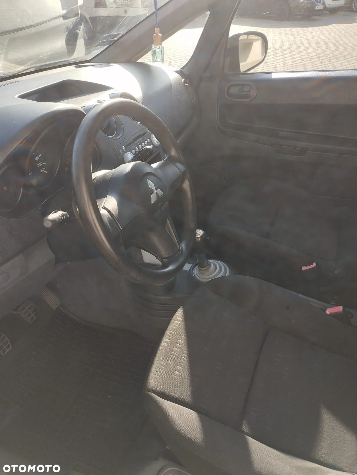 Mitsubishi Colt - 3