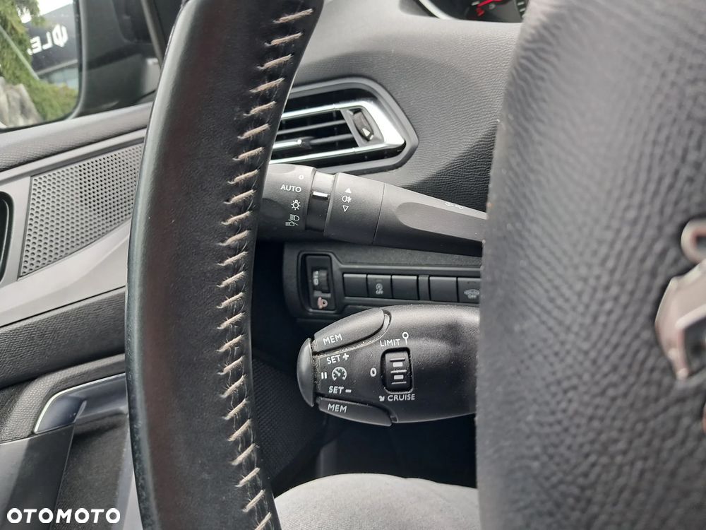 Peugeot 308 1.5 BlueHDi Allure S&S - 11