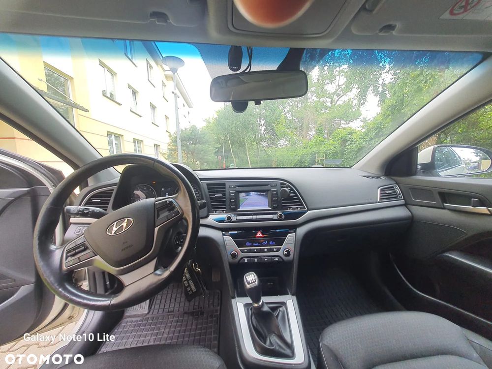 Hyundai Elantra 1.6 Comfort - 6