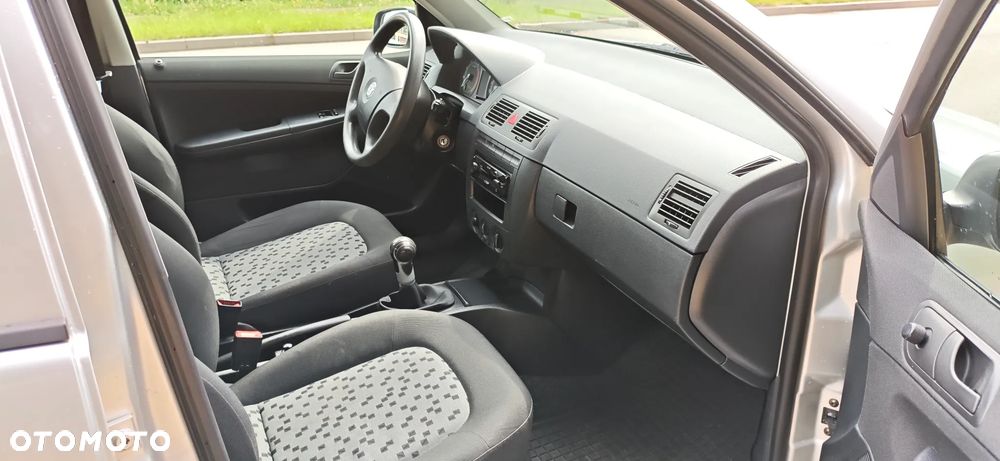 Skoda Fabia 1.4 16V Classic + - 11
