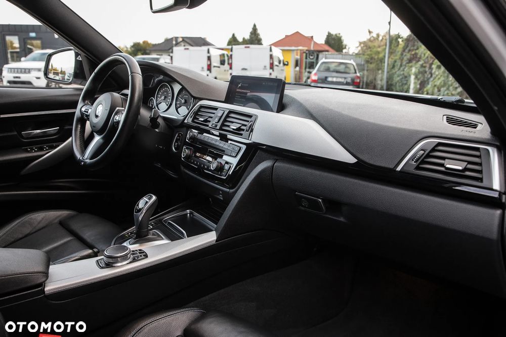 BMW Seria 3 320d xDrive Edition M Sport Shadow - 35