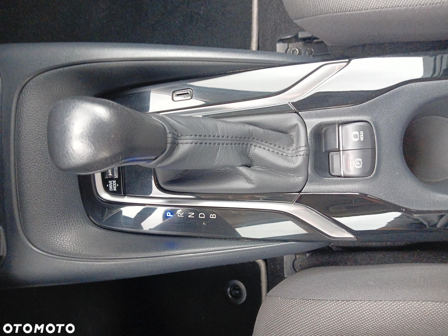Toyota Corolla 1.8 Hybrid Comfort - 23