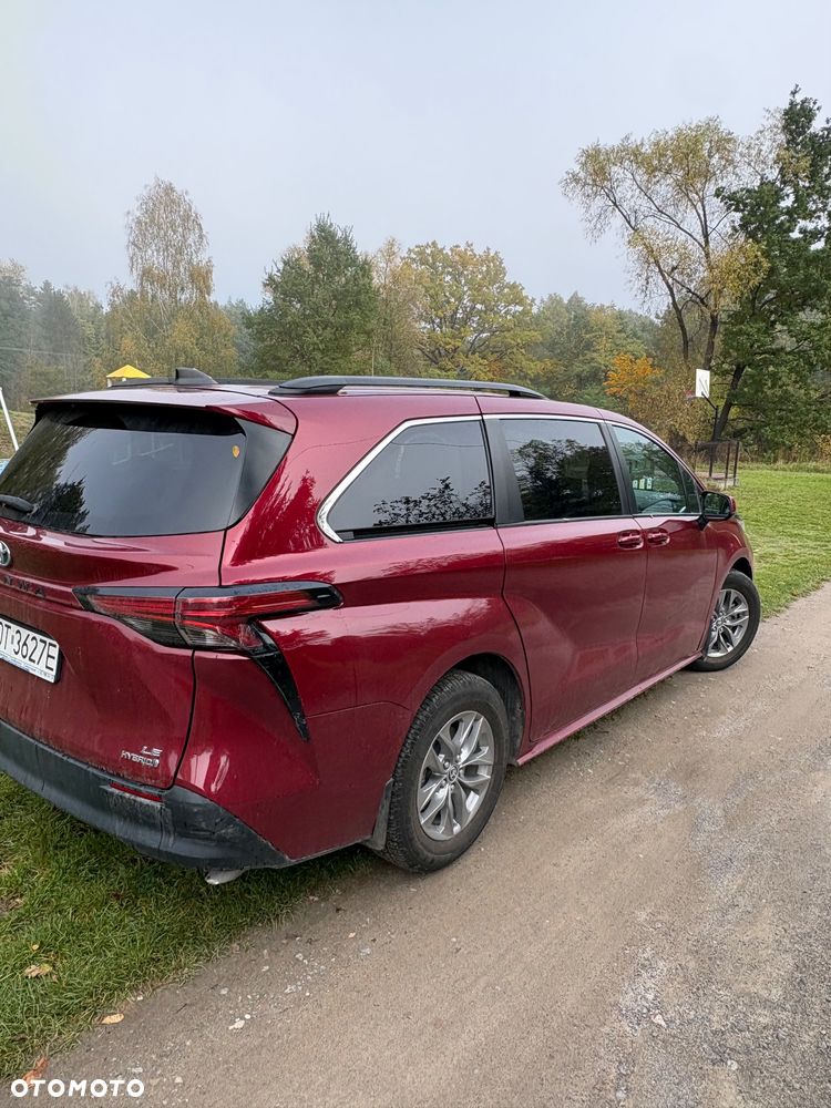 Toyota Sienna - 4