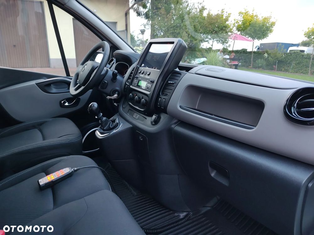 Renault Trafic Grand 1.6 dCi - 9