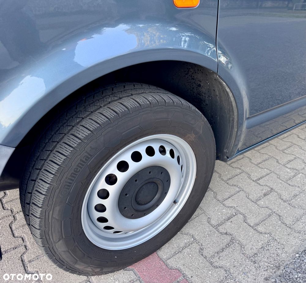 Volkswagen Multivan - 30