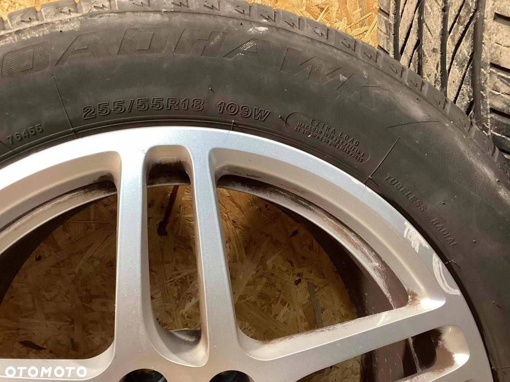 Porsche Macan 95B 2017 Środek Felgi aluminiowe R18 - 8