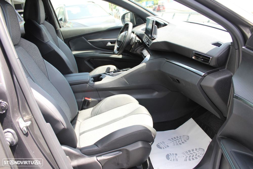 Peugeot 3008 1.2 Hybrid Allure Pack e-DCS6 - 19