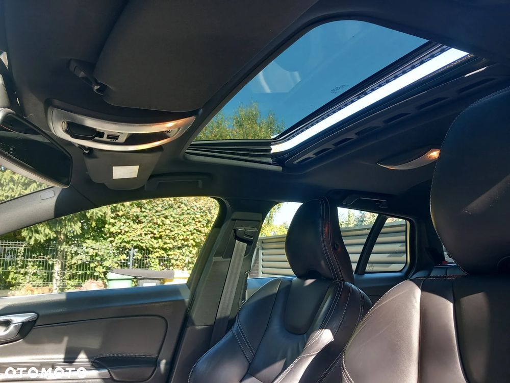 Volvo V60 D6 AWD Plug-in Hybrid Summum - 4