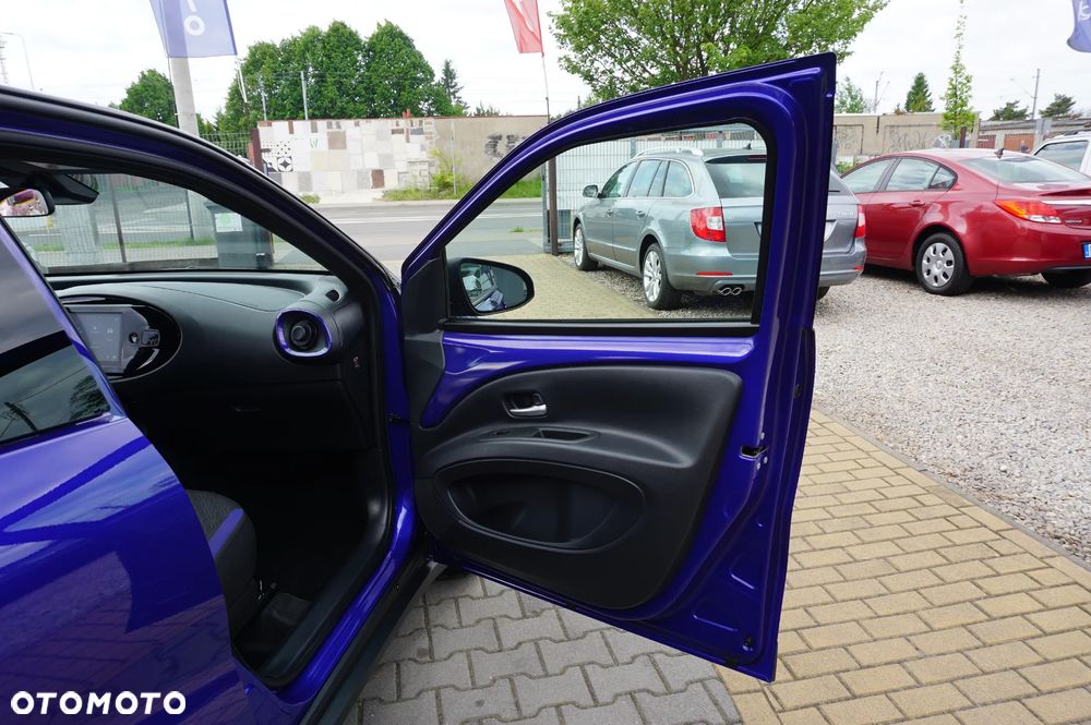Toyota Aygo X x-shift x-play Team Deutschland - 25