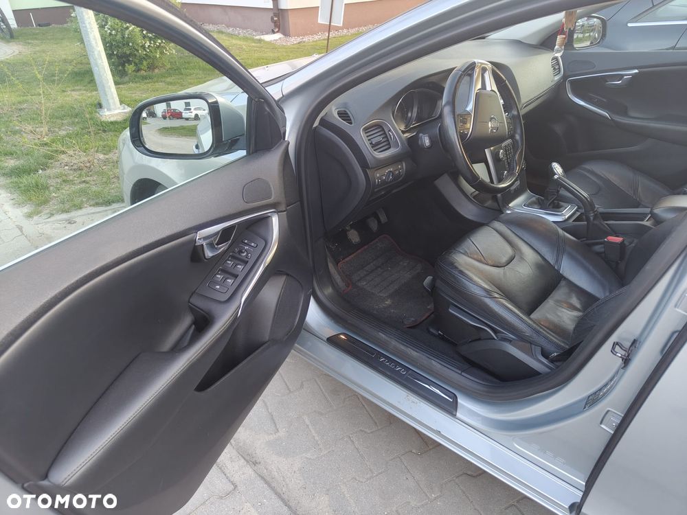 Volvo V40 D2 Momentum - 12