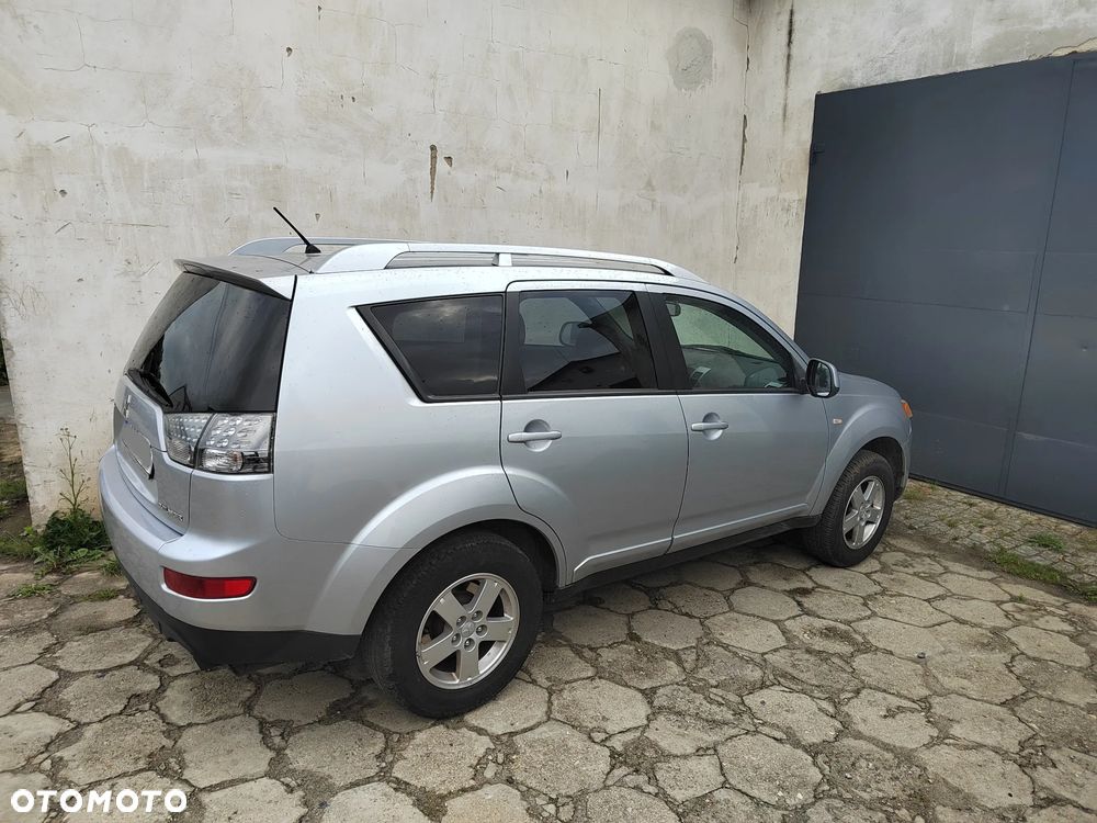 Mitsubishi Outlander 2.4 Invite 2WD - 6