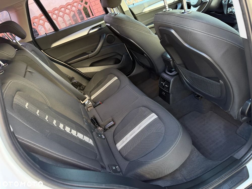 BMW X1 sDrive18i Advantage - 32