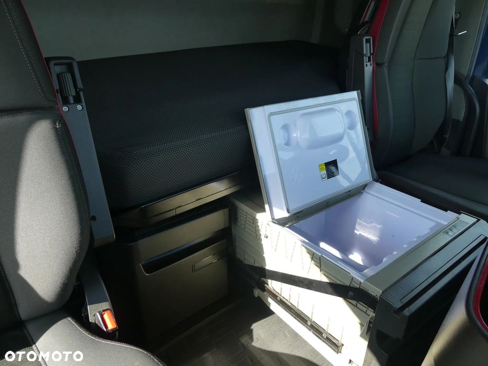 Volvo FH4 460 / EURO 6 / AUTOMAT / PEŁNY ADR / KLIMATYZACJA POSTOJOWA / - 28