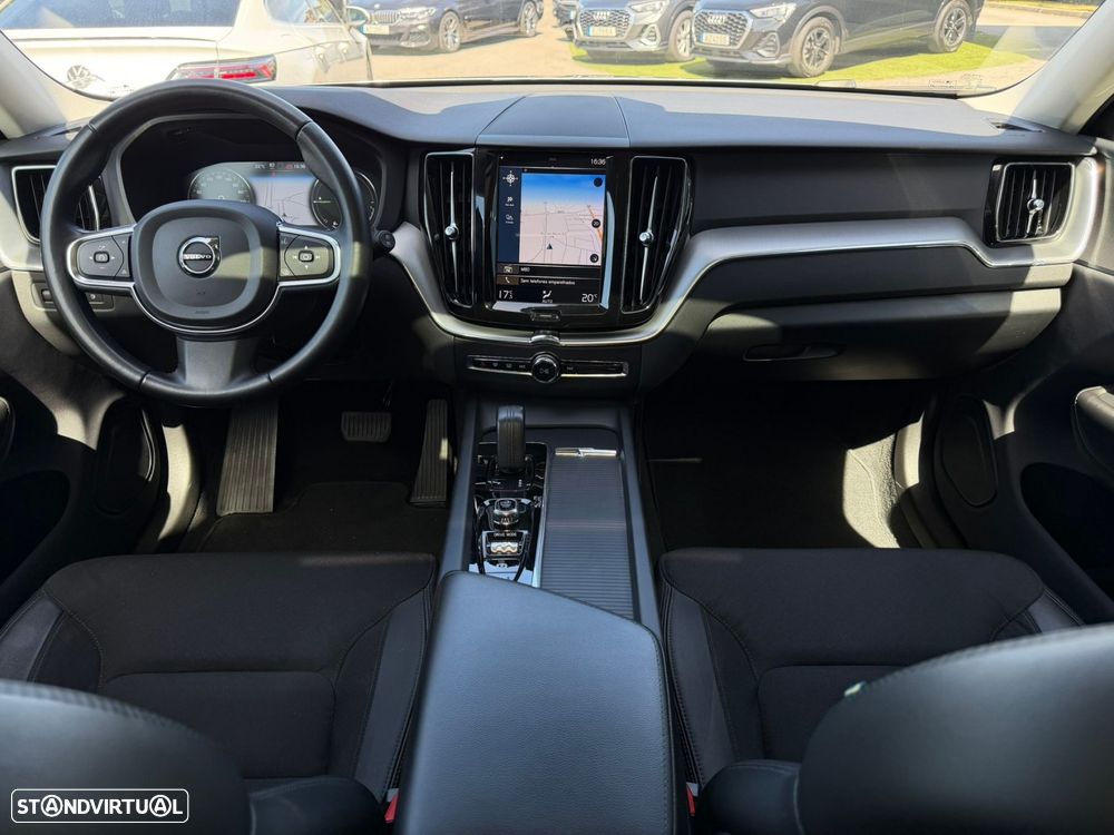 Volvo XC 60 2.0 T8 PHEV Momentum Plus AWD - 26