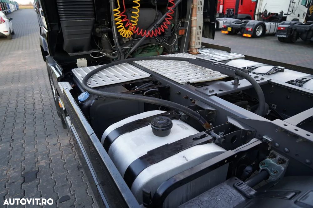 Volvo FH16 / 700 / 6x4 / SISTEM HIDRAULIC / RETARDER / TRACTOR CU 3 AXE / MASĂ PUTERNICĂ 120 T - 13