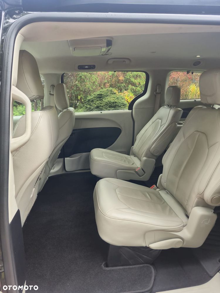 Chrysler Pacifica - 11