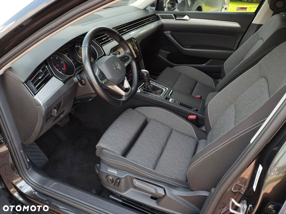 Volkswagen Passat - 12